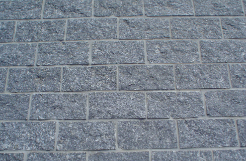 adoquines-naturales-de bajo-espesor-para-exteriores-piedra-miracema-grabado-solido-2
