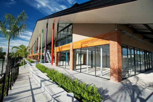 centro-comercial-a-cielo-abierto-en-tigre-docks-del-puerto-1