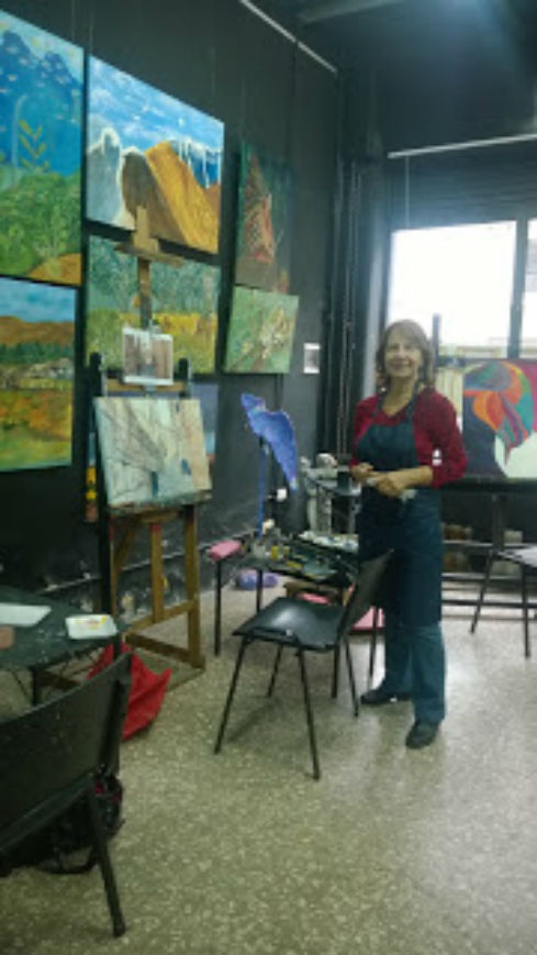 colgado-de-cuadros-para-taller-de-arte-graciela-bovetti-colgando-cuadros-2