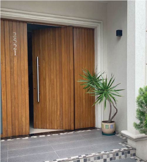 Puertas en madera maciza 